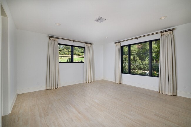 Building Photo - 4773 El Mirlo
