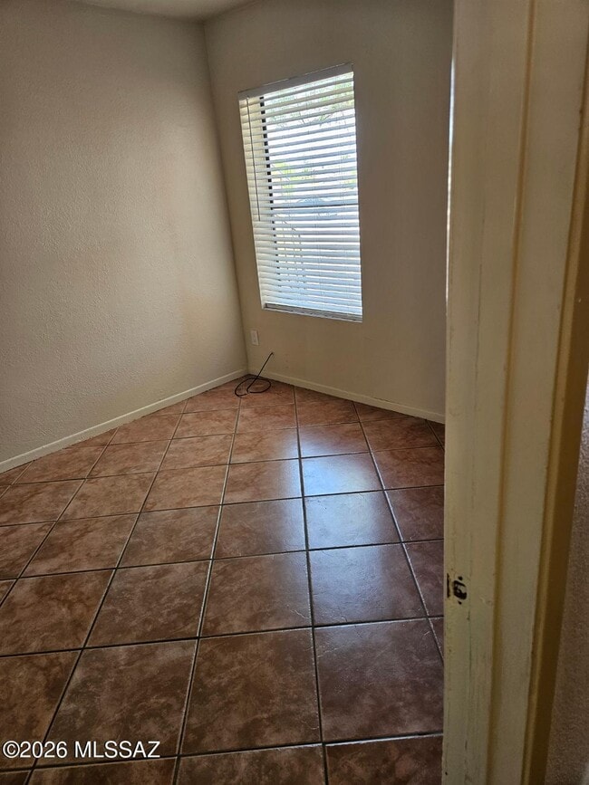 Building Photo - 5664 S Wood Crest Dr