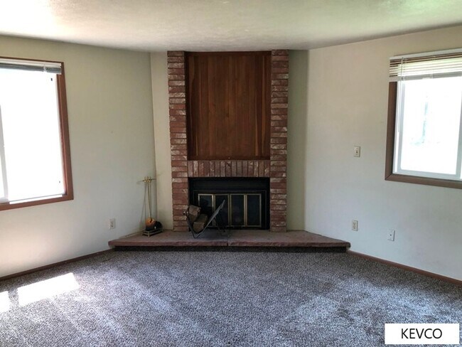 Building Photo - Charming Home in Beautiful Neighborhood by Park!