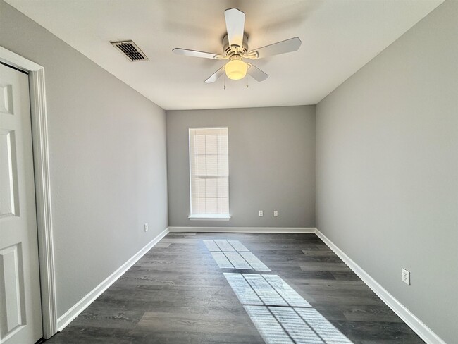 Building Photo - 1444 Balboa Dr