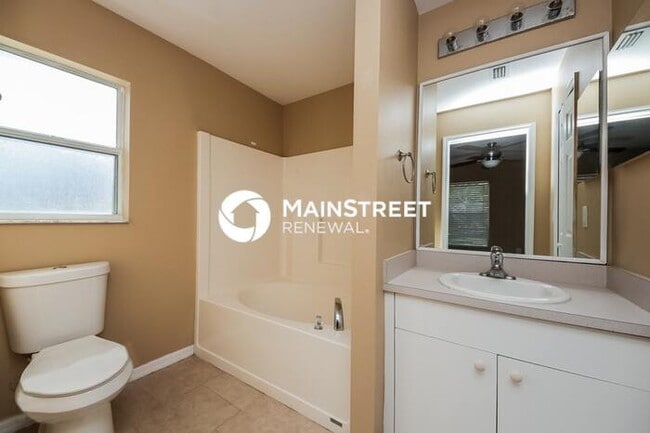 Building Photo - 3 Bedroom Pet-Friendly Home in Mims, FL with Main Street Renewal