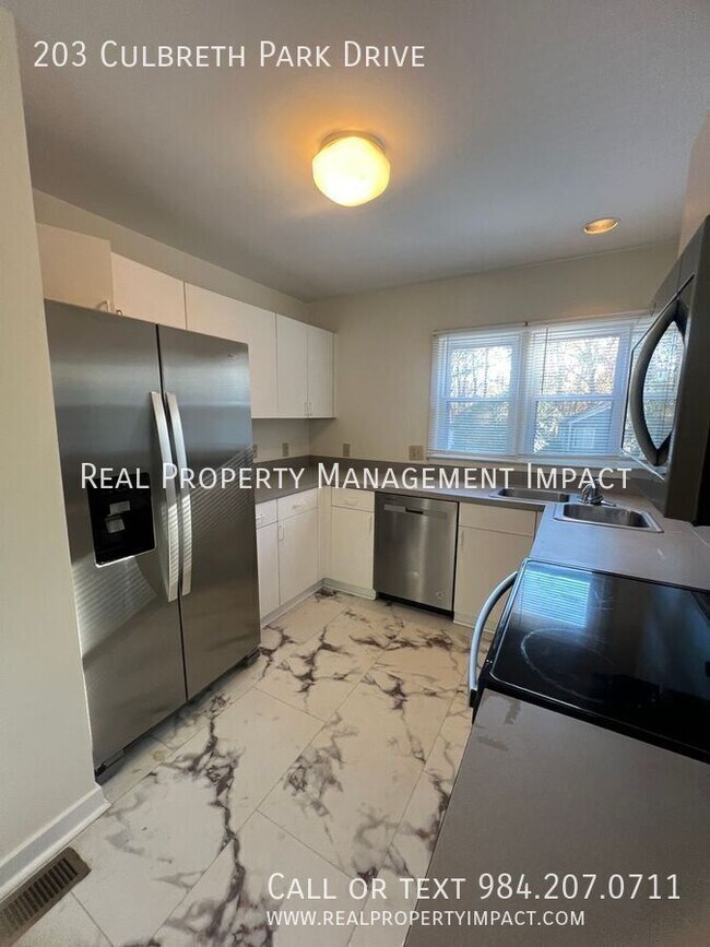 Building Photo - 203 Culbreth Park Dr