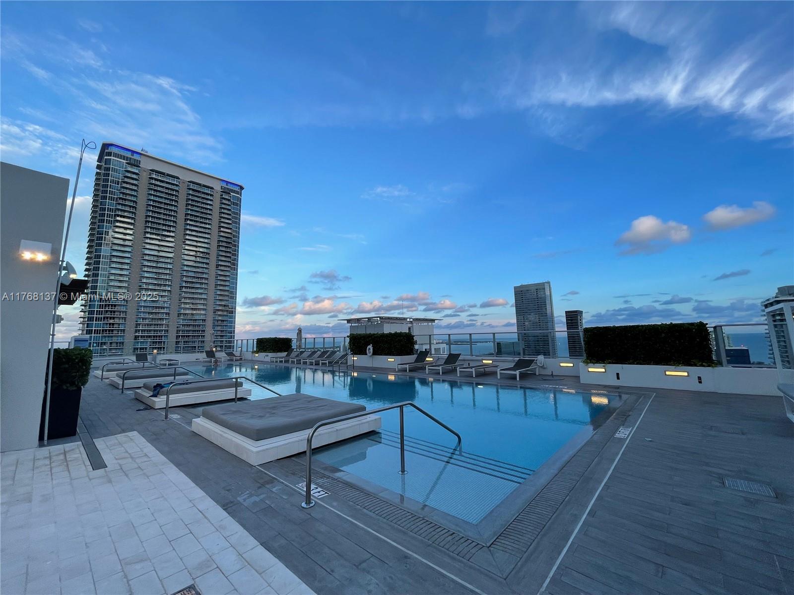 Building Photo - 1010 Brickell Ave