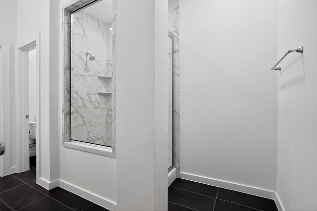 Building Photo - 16607 Lake Austin St