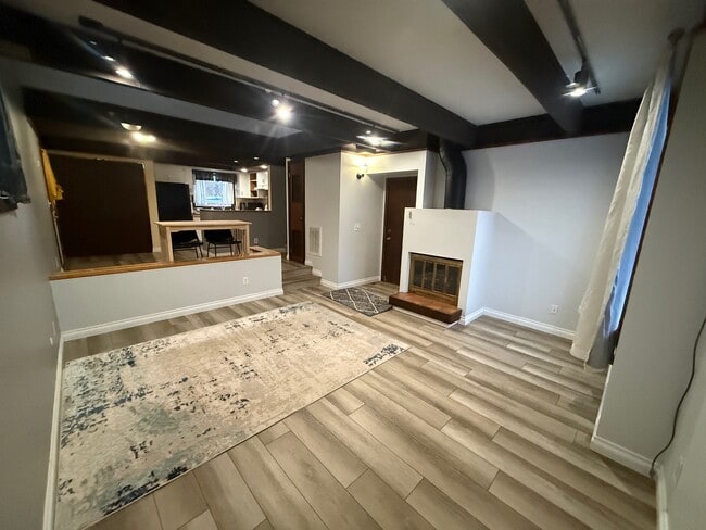 Building Photo - 2521 2nd Ave S