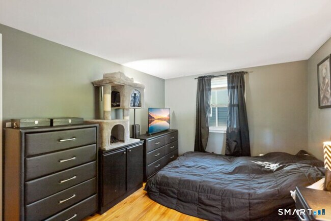 Building Photo - 5 Cider Ln