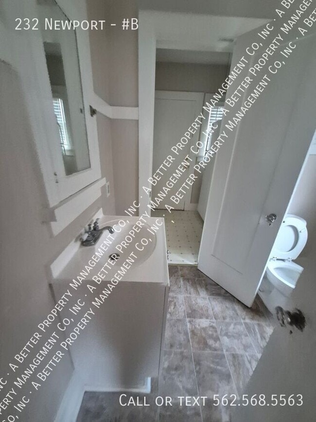 Building Photo - 232 Newport-#B