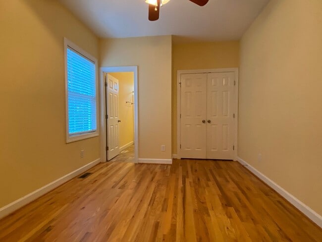 Building Photo - 3921 Lexington Dr