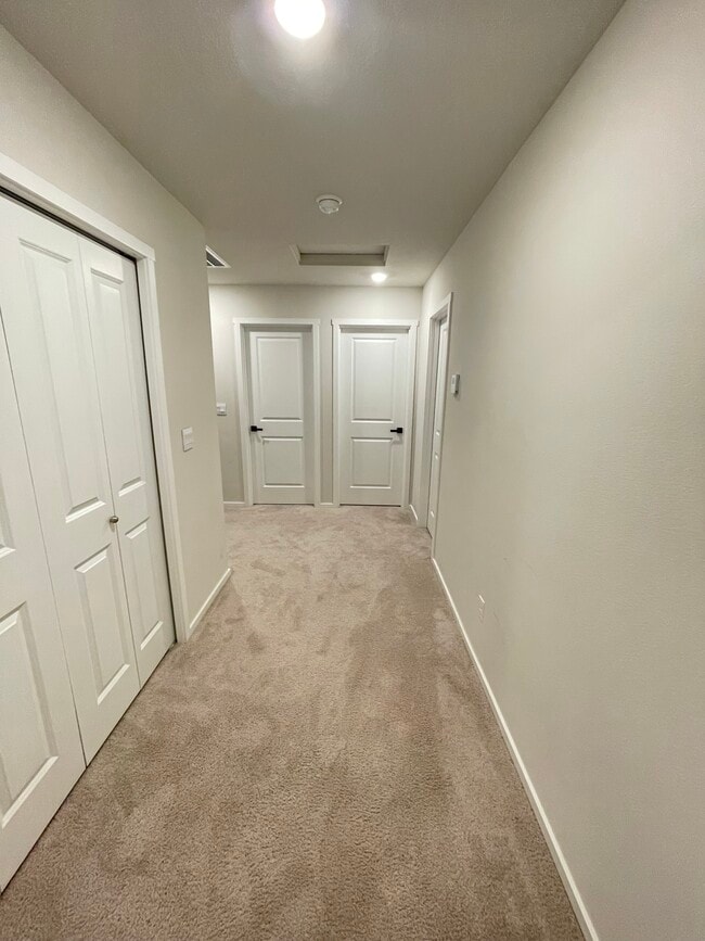 Building Photo - 6312 NE 61st Ave