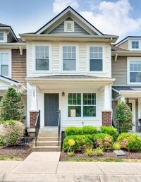 Building Photo - Renovated Townhome in Convenient Nashville Location