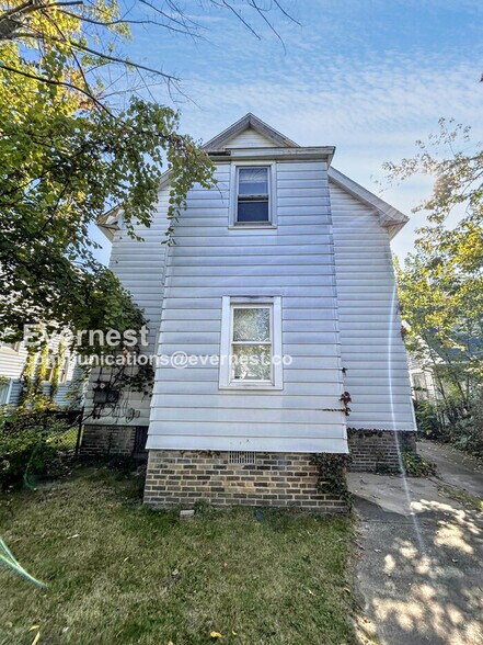 Building Photo - 3378 E 135th St