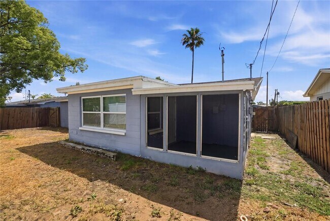 Building Photo - 3301 Rosefield Dr