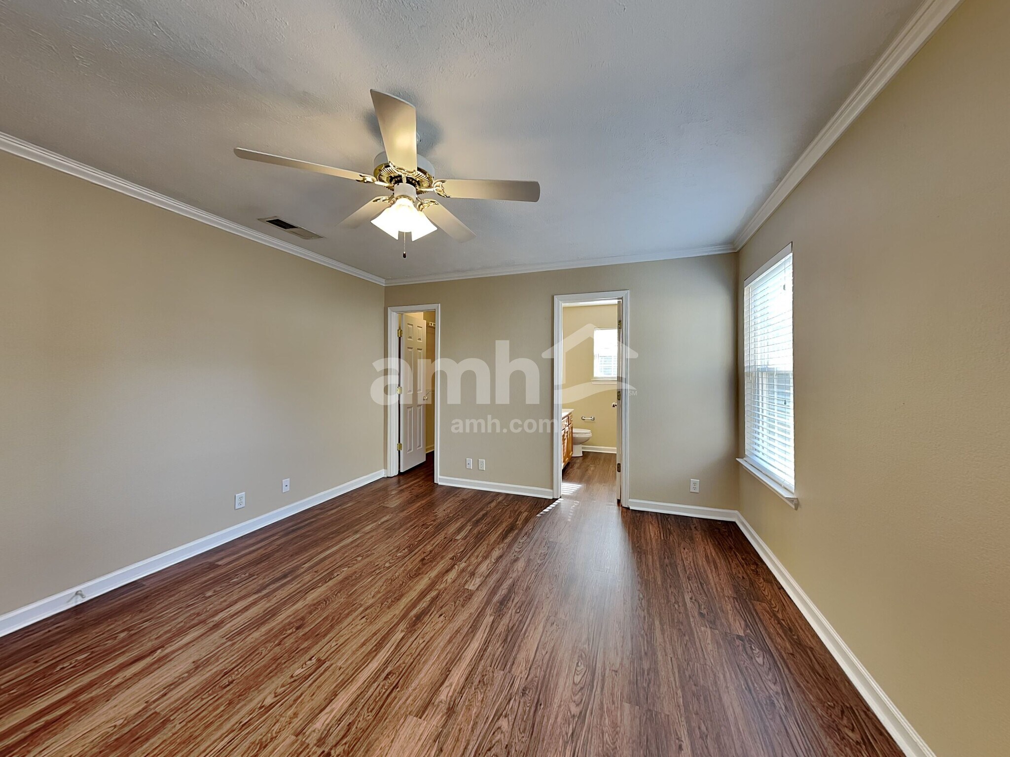 Building Photo - 1104 S Hampton Close