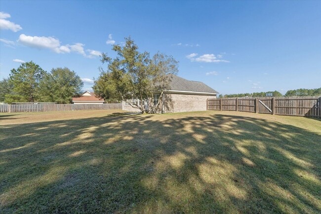 Building Photo - AVAILABLE NOW! (Pet Friendly)