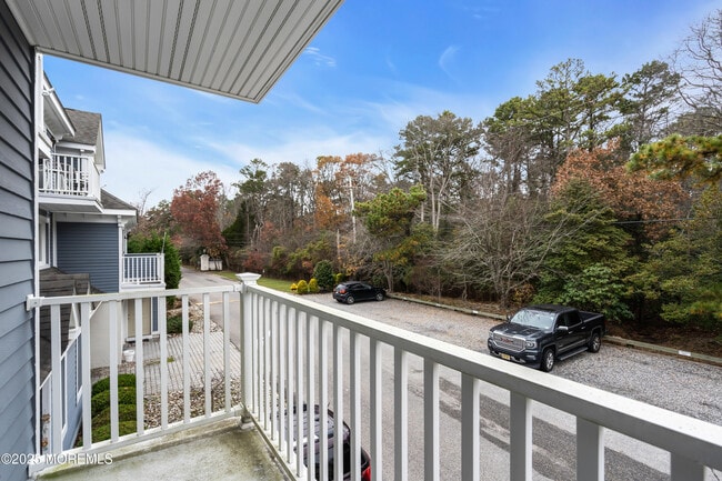 Building Photo - 336 E Lacey Rd