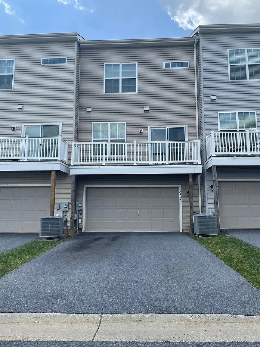 Building Photo - 5907 Leben Dr