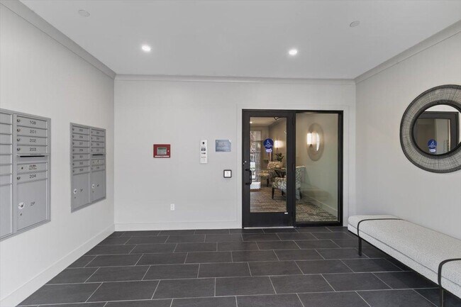 Building Photo - 65 Pointe Pl