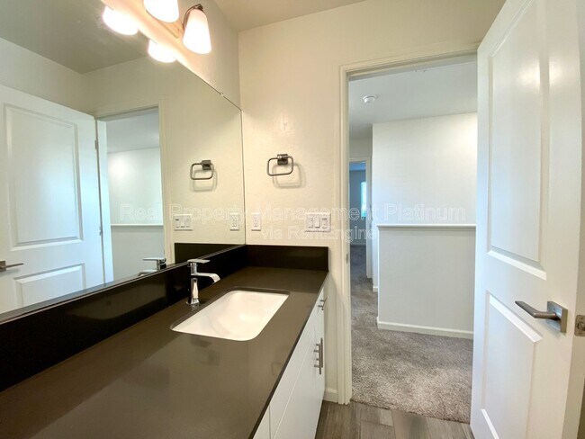 Building Photo - 730 N Bliss Ln