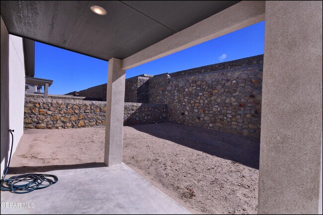 Building Photo - 12844 Giovanni Grajeda Ave