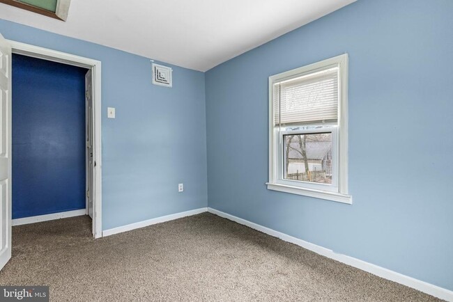 Building Photo - 14 Zane St