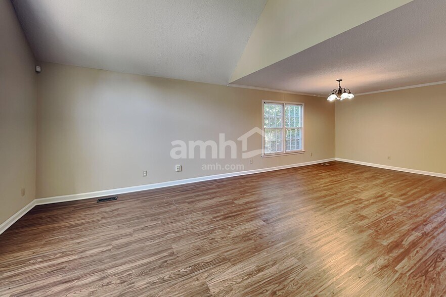 Building Photo - 1300 Summit Point Ln