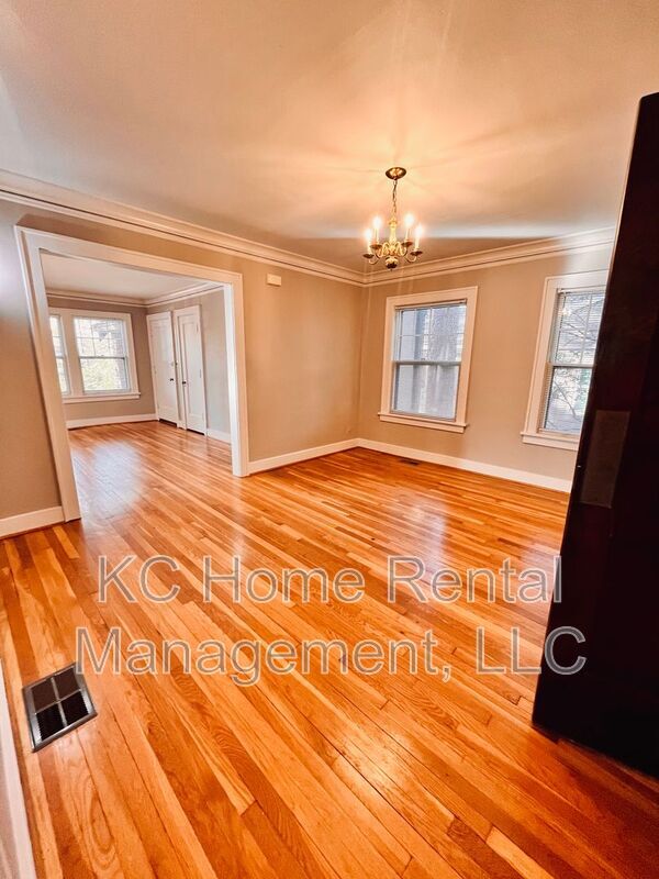 Building Photo - 3725 Locust St
