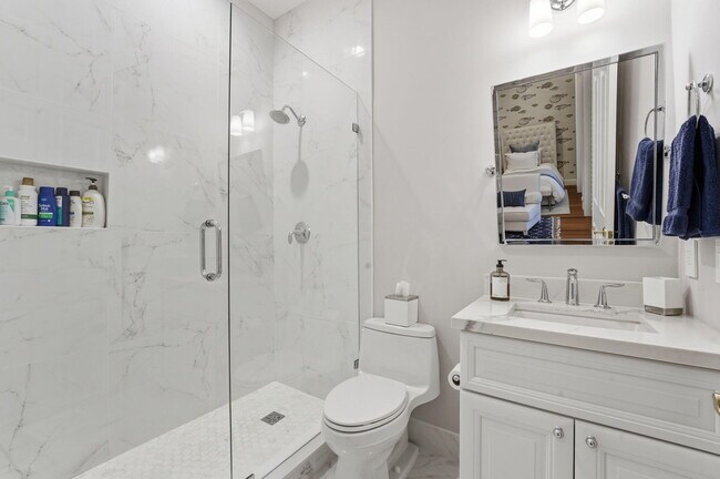 Building Photo - 921 Osceola Dr