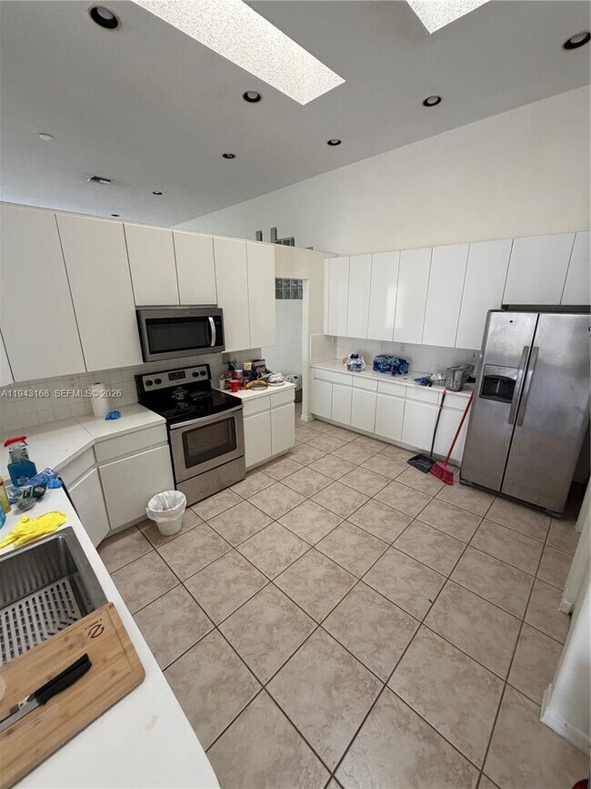 Building Photo - 14640 SW 132nd Ct