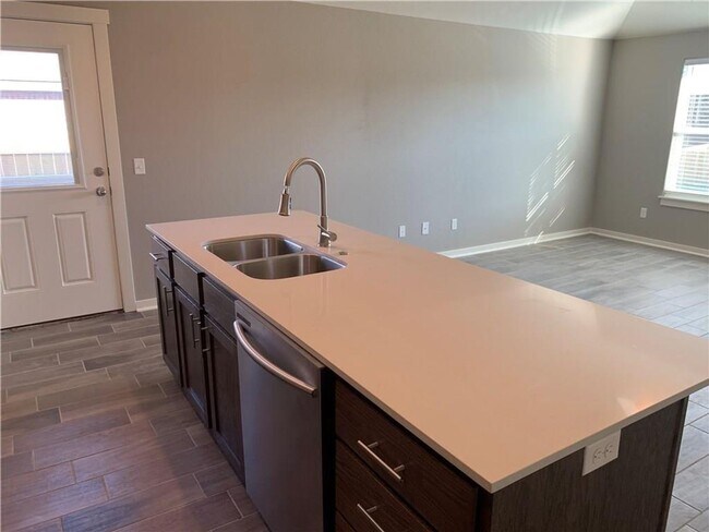 Building Photo - 508 W Weymouth