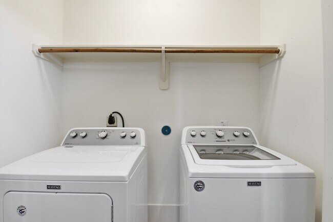 Building Photo - Rooftop Deck with Downtown Views in Sawyer Heights