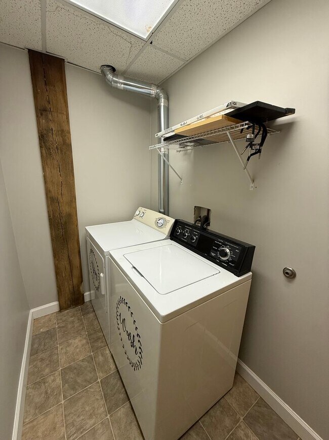 Building Photo - Bonnie Jean Flats