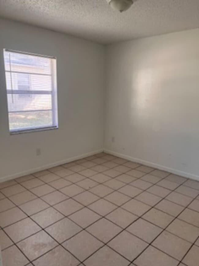 Building Photo - 1205 W Granfield Ave