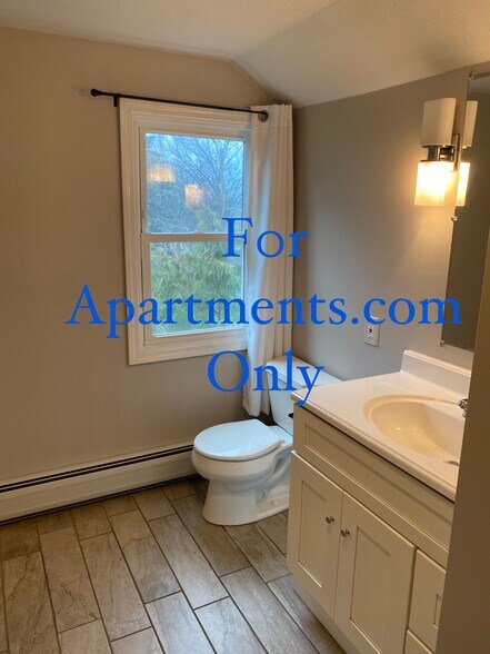 Building Photo - 105 Hunt Ave