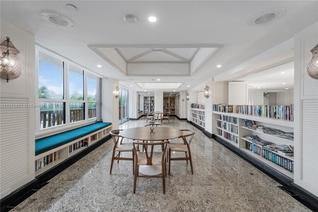 Building Photo - 780 NE 69th St