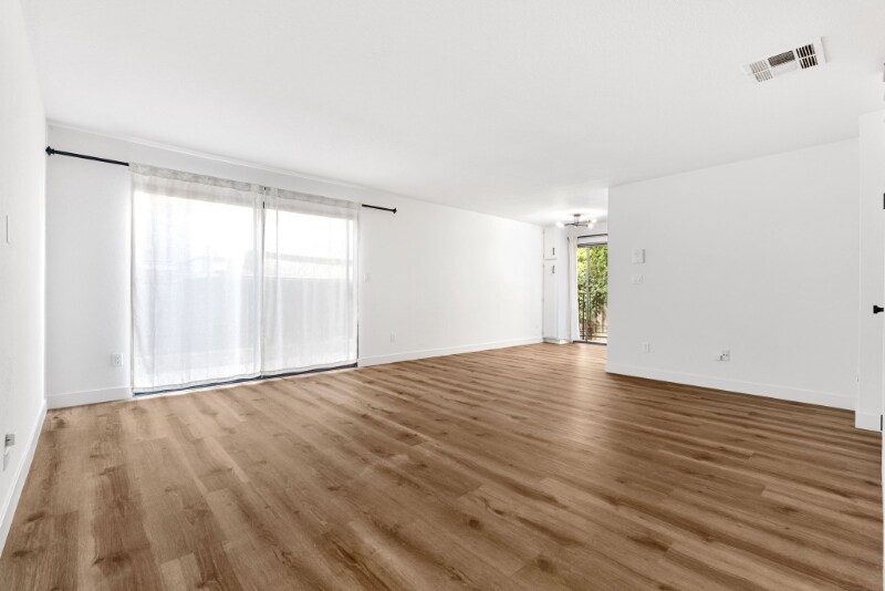 Building Photo - 5240 Whitsett Ave