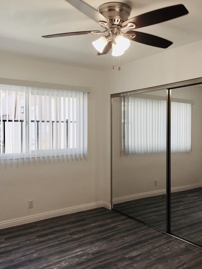 Building Photo - 1145 E 1st St