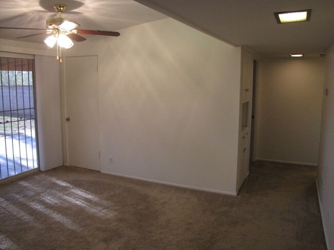 Building Photo - 6924 E Elbow Bay Dr