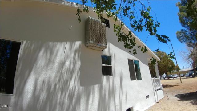 Building Photo - 1032 W Newgrove St