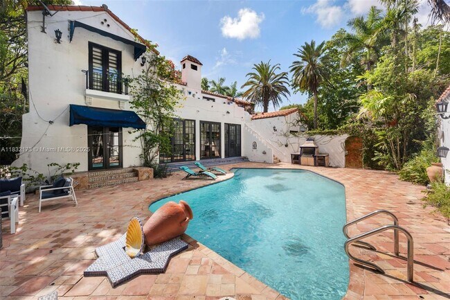 Building Photo - 1624 Granada Blvd