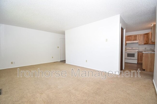 Building Photo - 411 N 16th Ave