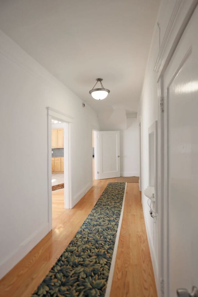 Building Photo - 312 20th Ave