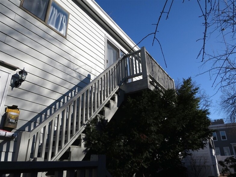 Building Photo - 61 6th St