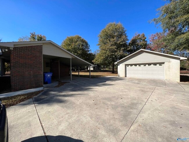 Building Photo - 23095 Kennedy Rd