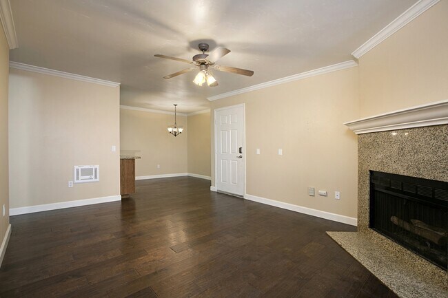 Building Photo - 9939 Azuaga St
