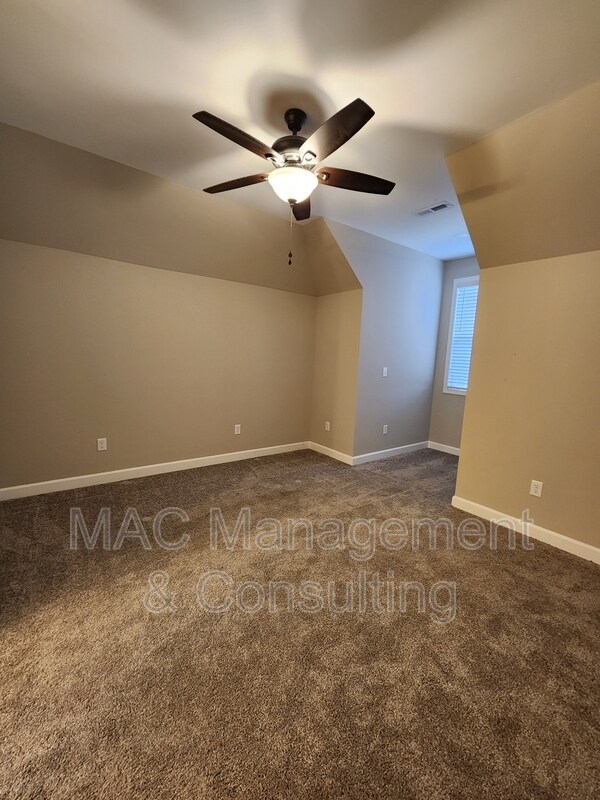 Building Photo - 1405 Brk Hl Dr