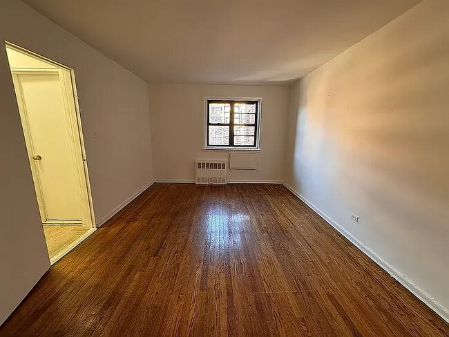 Primary Photo - 41-7 Bowne St