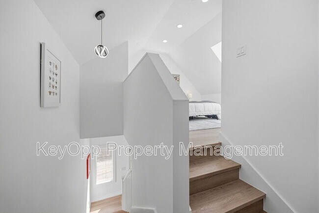 Building Photo - 2730 23rd St