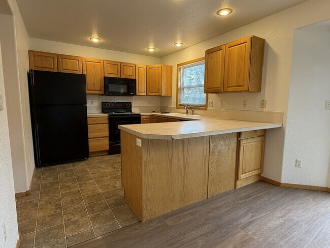 Building Photo - Elevated Living in Fort Collins – Stylish 3 Bed 3.5 Bath Home