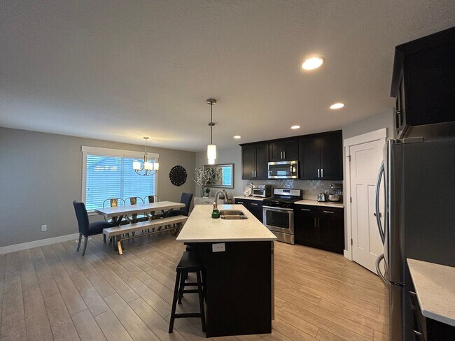 Building Photo - 5 Bedroom 3.5 Bathroom, plus bonus room, Home in Lehi Utah!