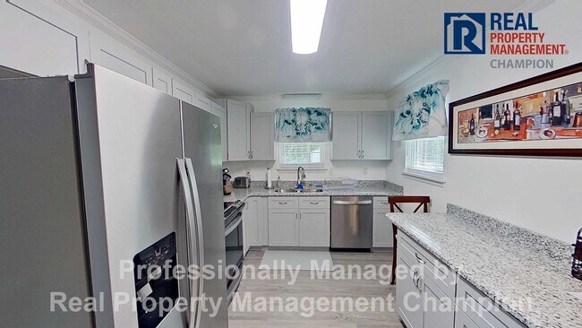 Building Photo - Spacious and Beautifully Updated 3 BD/2 BA...